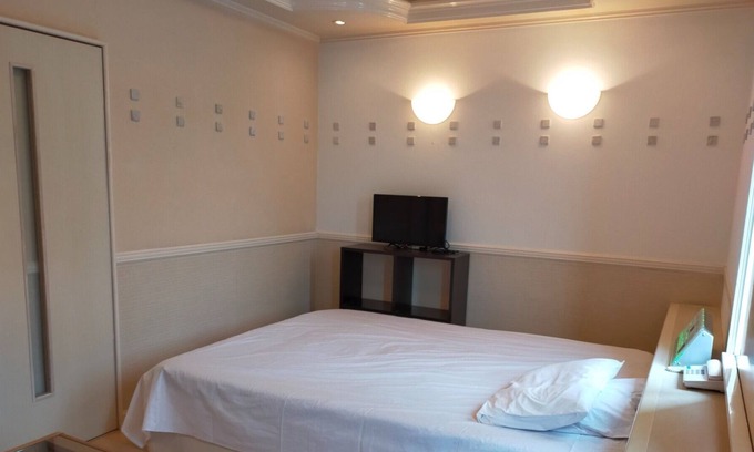Honjo Haus | Best for Workation AQA Hotel 211 / Honjo Saitama