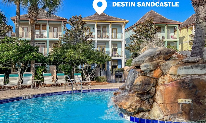 Villages of Crystal Beach Haus | Summer and Fall Dates Available - Free Beach Shuttle