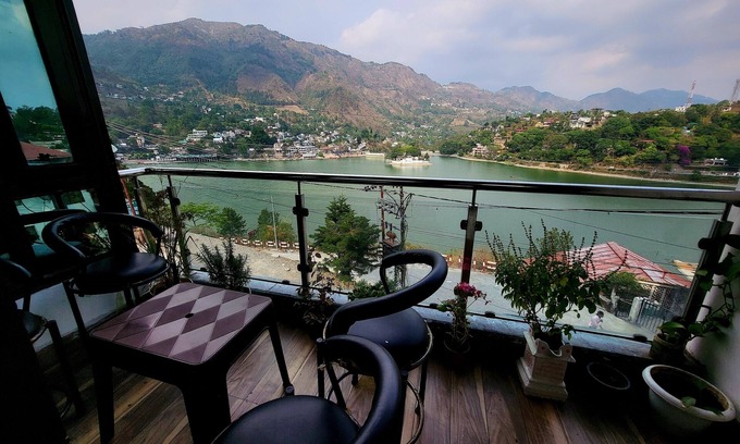 Bhimtal Haus | Best Lake View Stay in Bhimtal
