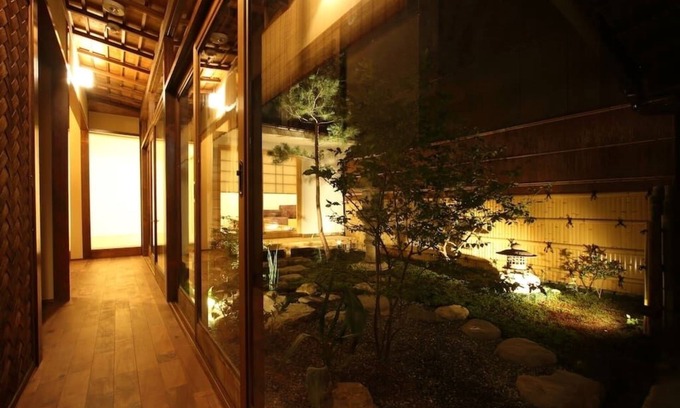 Okazaki Haus | Es ist vollständig von einem luxuriösen Stadthaus reserviert.Es bietet Platz für bis zu 13 Personen und bietet einen ausgezeichneten Zugang zu Sehenswürdigkeiten in der Nähe von Gion.