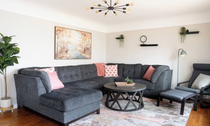 Birch Run Township Haus | Best of both worlds! Stylish home minutes from Downtown with all the amenities!