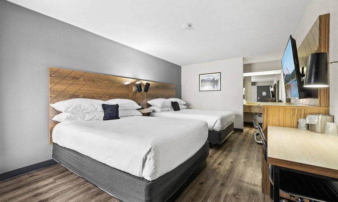 Orchard District Hotel | Better Choice For Your Vacation! Family-friendly Unit! Near Old Mill District!