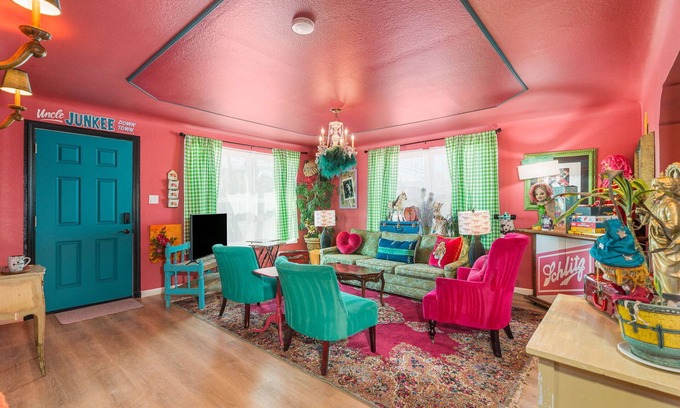 Reno/Tahoe Airport Haus | Betty Blue House