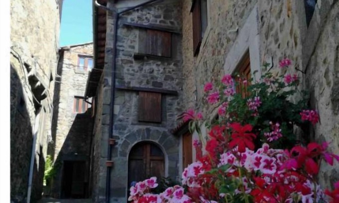 Lanciole Hütte | Between Lucca and Florence in a medieval castle in Tuscany