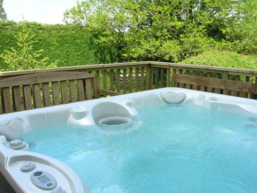 Hundred House Villa | Bevan House with Hot Tub in Mid-Wales