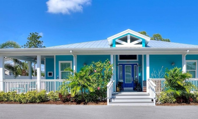 Downtown Dunedin Bed & Breakfast | Beyond The Wall B&B