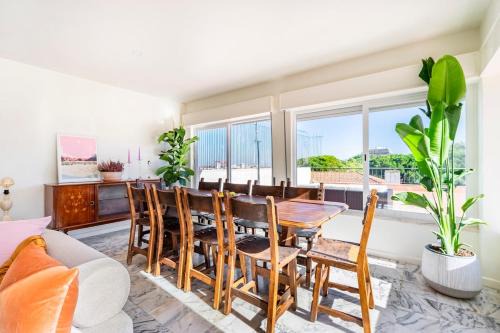 Cacilhas Wohnung | Big apt 4beds with terrace, 15 mins to Lisbon