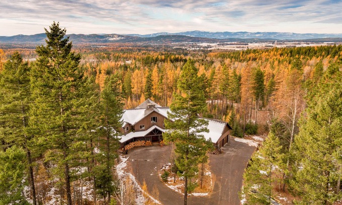 Bigfork Kabine | Big Cedar Lodge BigFork MT In der Nähe von Flathead Lake - 20 Acres - 6 BD / 7 BA Für 16+ Personen