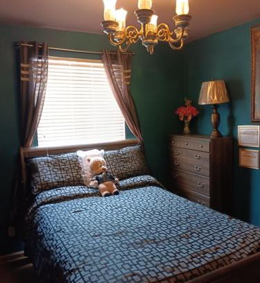 Reno Haus | Big YELLOW HOUSE On The Hill