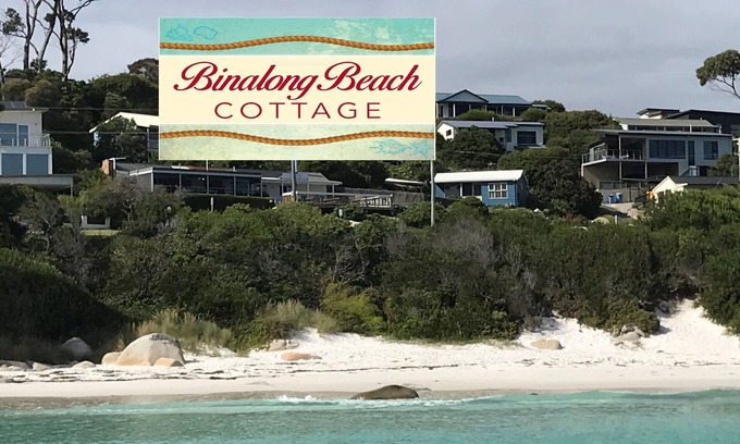 Binalong Bay Hütte | BINALONG BEACH COTTAGE Beachfront Next door to restaurant. King Bed for couples