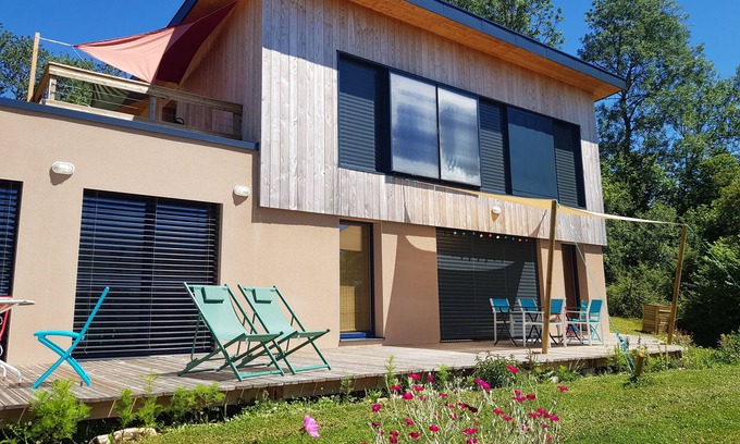 Prenovel Haus | Bioclimatic cottage Jura