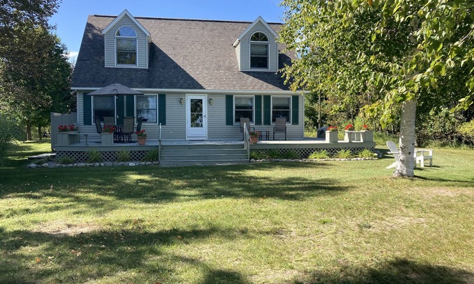 Lake Township Hütte | BIRCH POINT on LONG LAKE-AWESOME WATERFRONT SETTING-SLEEPING BEAR DUNES