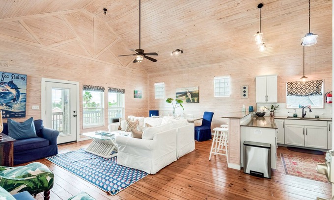 Port Aransas Haus | Bird in Paradise