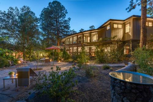 Shadow Mountain Haus | Birders, botanist and hikers’ oasis in FLG