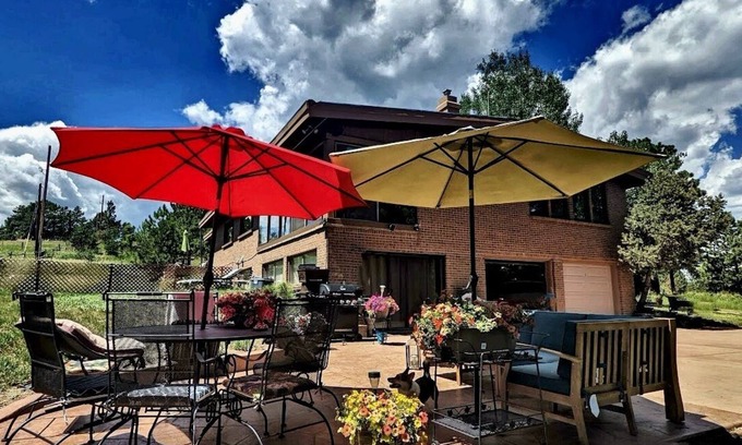 Golden Haus | #BitofHeaven! Beautiful 2BR 2BA W/D Scenic & Serene Mtn Home on 1-Acre (Dog OK)
