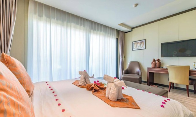 Ko Yao Haus | BJ & Radisson Deluxe King Room