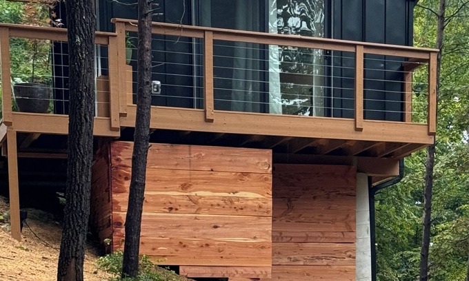 Spring City Haus | Black Tupelo- A Peaceful Guest House. Quiet Lake villa. Mountain and Lake Views