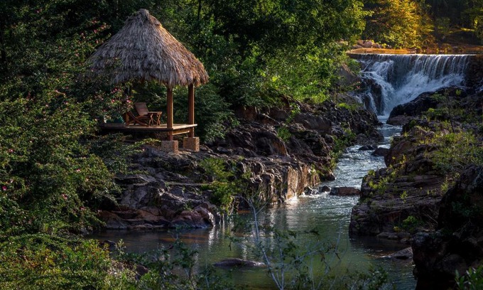 Blancaneau Kabine | Blancaneaux Lodge by Francis Ford Coppola