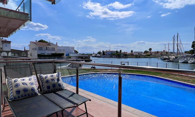 Santa Margarida Wohnung | Blau Apartamento Frente a los Canales y Puestas de sol de Roses