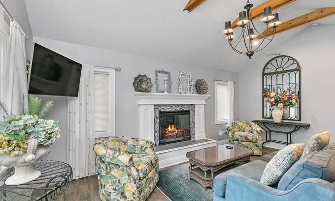 Batavia Haus | Bliss in Batavia near the Fox River