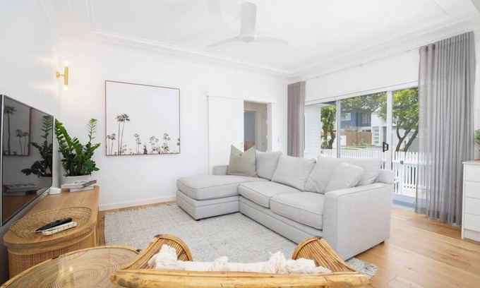 Merewether Hütte | Blissful Merewether Beach Cottage A Coastal Gem