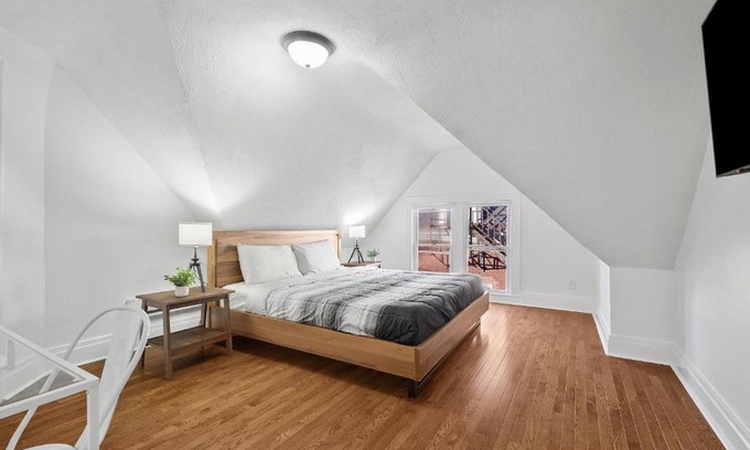 Bloomfield Haus | Bloomfield/Shadyside @K Spacious & Unique Private Bedroom with Shared Bathroom
