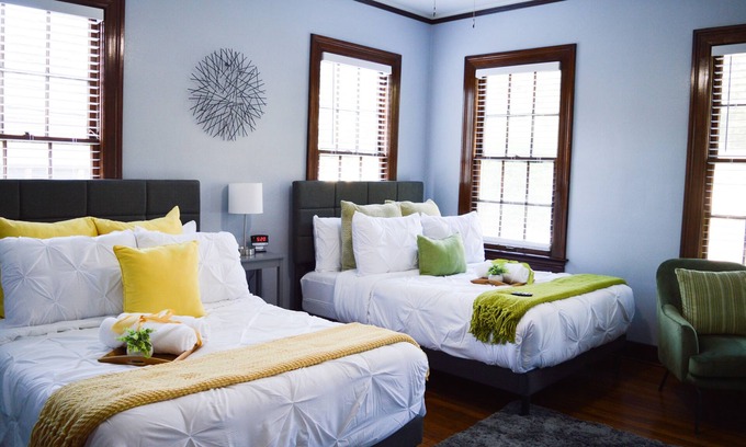 Jackson Haus | Blue Bengal Bungalow 5 mins to Downtown Jackson & 15 mins to Jackson’s Airport