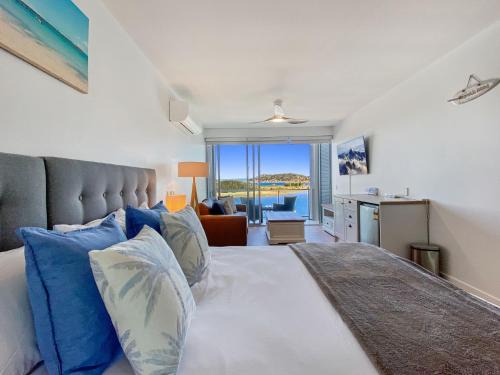 Nelly Bay Hotel | Blue on Blue Studio Room 1362