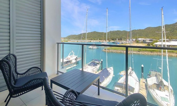 Nelly Bay Hotel | Blue on Blue Studio Room 1352