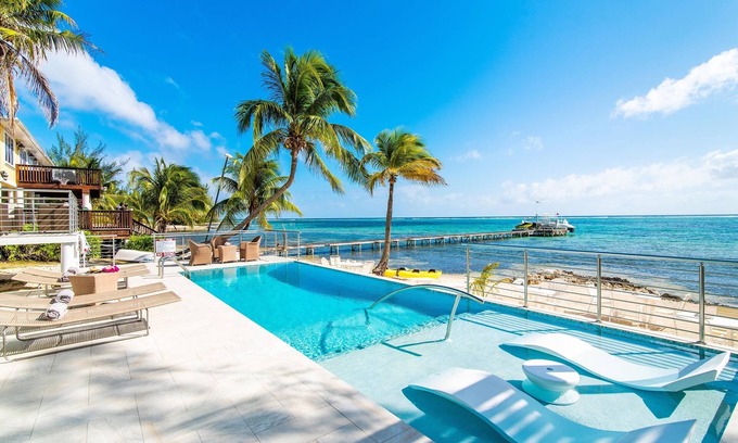 East End Haus | Mahogany Cove: Luftiges Strandhaus mit Schnorcheln im Hinterhof