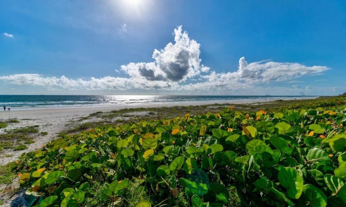 Southern Shores Haus | Blue Skies Oceanfront 2 bedroom townhouse