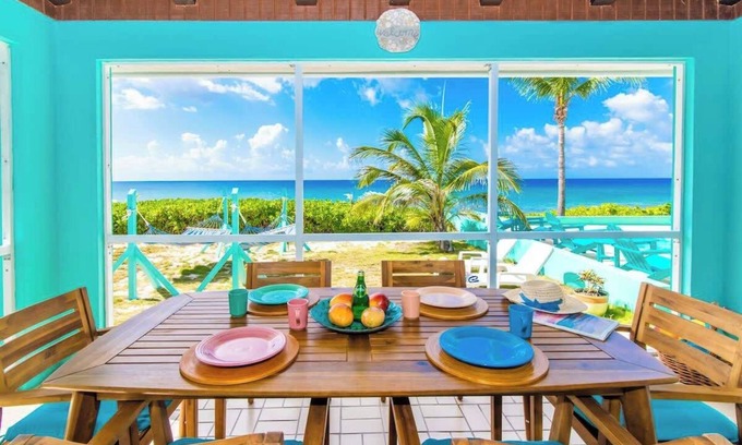 Old Man Bay Haus | Private Villa mit 3 Schlafzimmern - privater OceanFront-Pool - Blue Vista von CaymanVacation