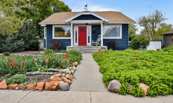 Heber Haus | Heber's Blueberry Bungalow, 2Br 1Ba, Close to Skiing, Cozy & Cute, Pets ok!