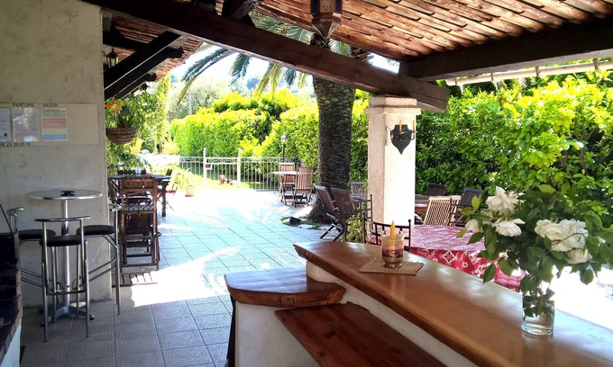 Mougins Haus | BLUEBERRY-simple-c. Hosts-single-9 m² + ausgestattet-tv + wifi + pkg-Boden Villa Parfumsd'Azu