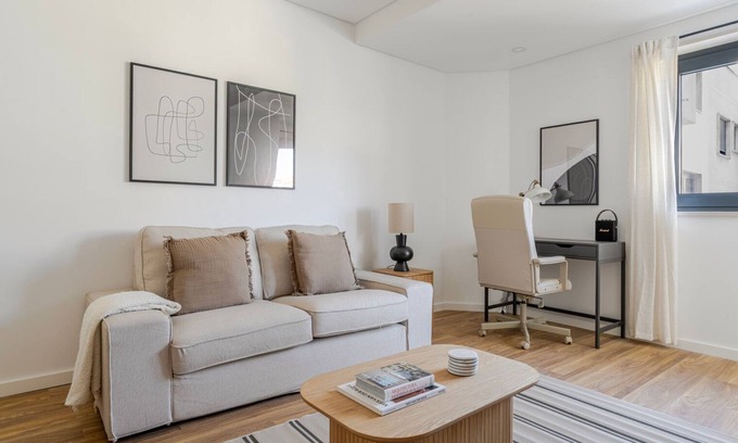 Casal da Ladeira Wohnung | Blueground | Alvalade, balcony, nr Campo Pequeno