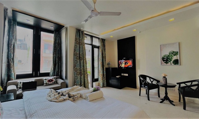 Kailash Colony Wohnung | BluO Modern 1BHK - M Block Market