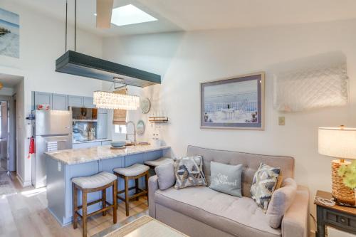 Oak Harbor Wohnung | Boat Slip and Pool Access Oak Harbor Haven!