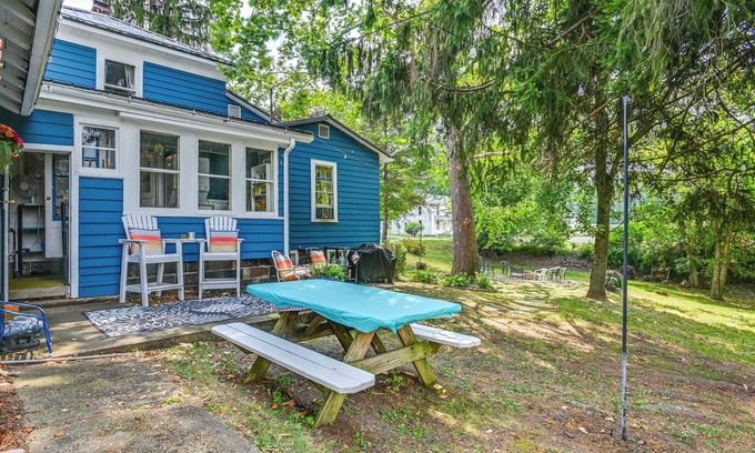 Sherrodsville Haus | Boat & Unwind! Charming Atwood Lake Farmhouse