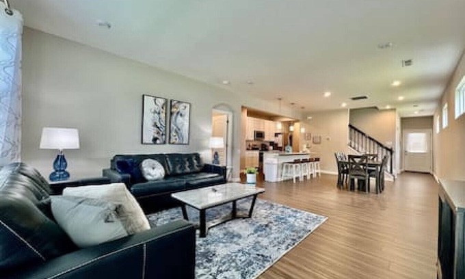 Lebanon Haus | Bobby's Awesome New 4bd home just outside downtown