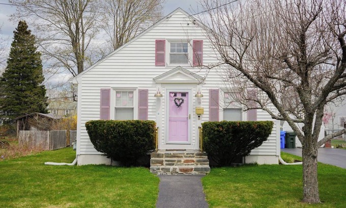 South Portland Haus | Boho bungalow with designer touches 10 minutes to beaches and downtown Portland