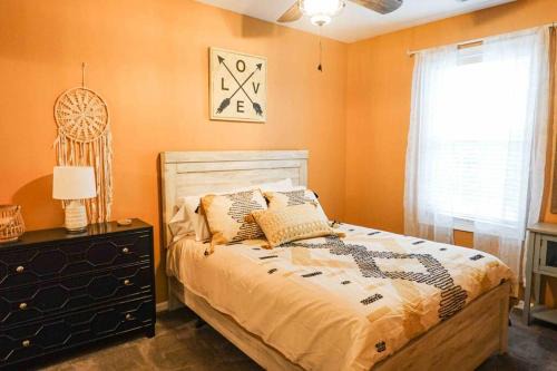 Rehoboth Beach Wohnung | Boho Rehoboth condo-2bd/3.7mi beach/.5mi outlets