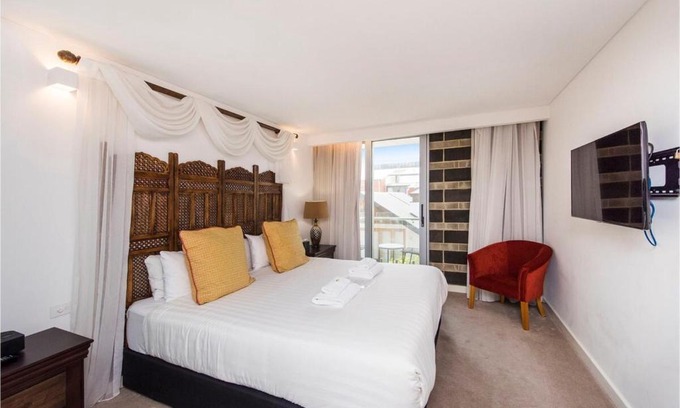 Perth Haus | Boho Room in the City with Remarkable Rooftop