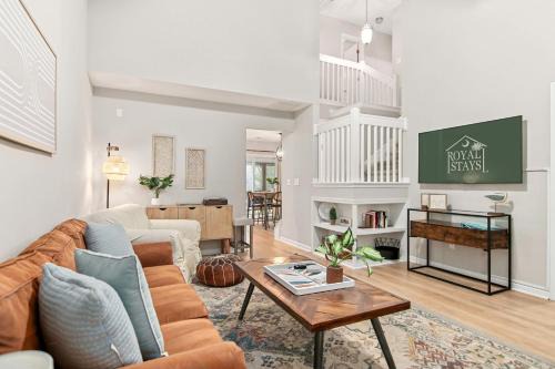 Charleston Haus | Boho SoCo- 8 mins to Credit One 20 mins to DTWN