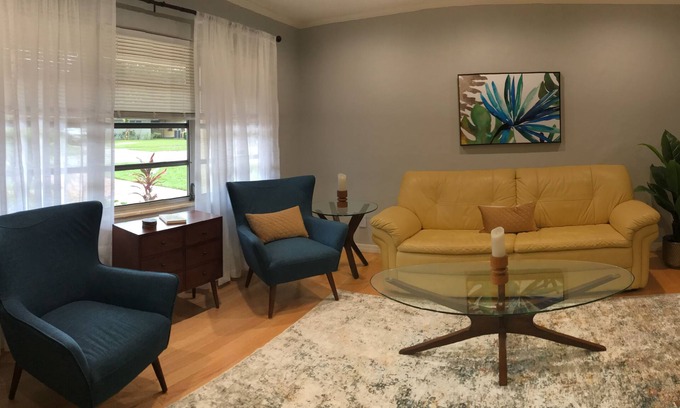 Alta Vista Haus | Boho Vibe 3B/2B West of S. Tuttle - 1 mile from Downtown