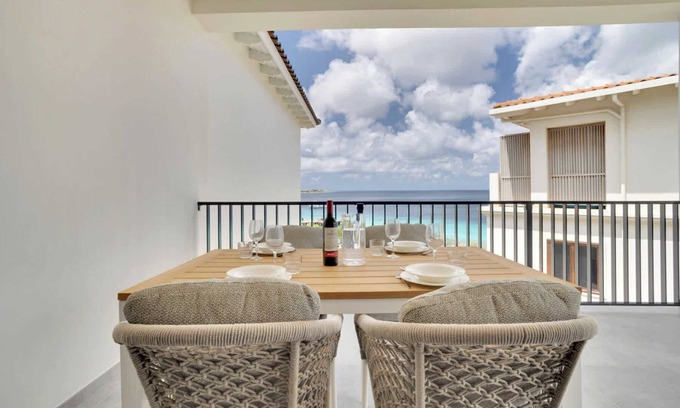 Playa Wohnung | Bonaire Beach Apartment 15 with communal pool and dive facilities