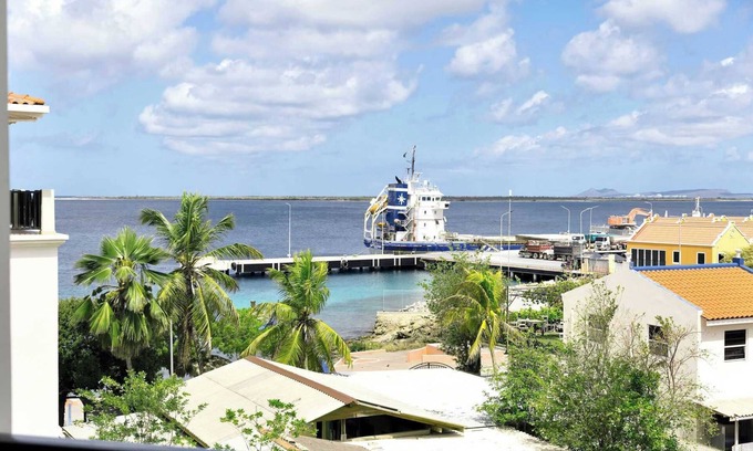 Playa Wohnung | Bonaire Beach Apartment 16 with communal pool and diving facilities