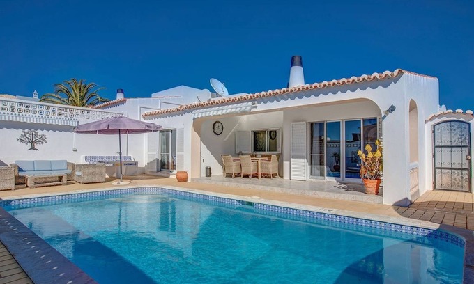 Mato Serrao Villa | 3-Zimmer-Villa mit beheiztem Schwimmbad in unmittelbarer Nähe von Carvoeiro