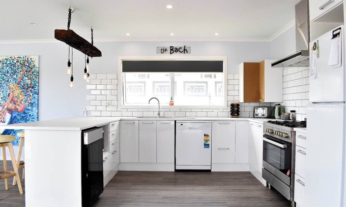 Baylys Beach Haus | Bonnie Bach with Sea Views