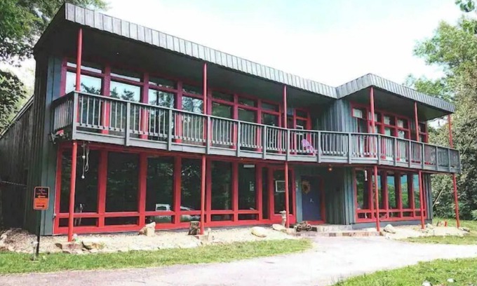 Afton Haus | Boogie Nights Manor on VA's Brew Ridge Trail nestled in the Blue Ridge Mountains