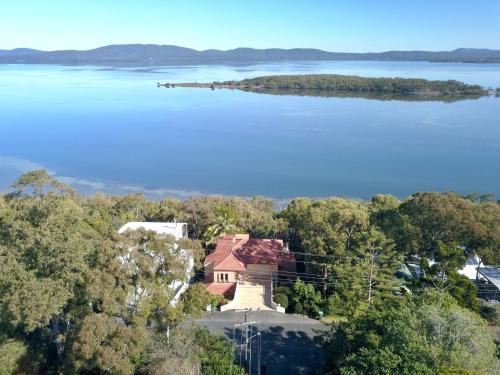 Green Point Haus | Booti Booti Chateau Lakeside